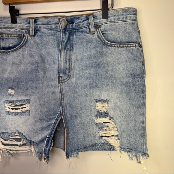Free People We The Free Jean Skirt Relaxed Destroyed Light Denim Cotton Size 30 - Picture 5 of 16